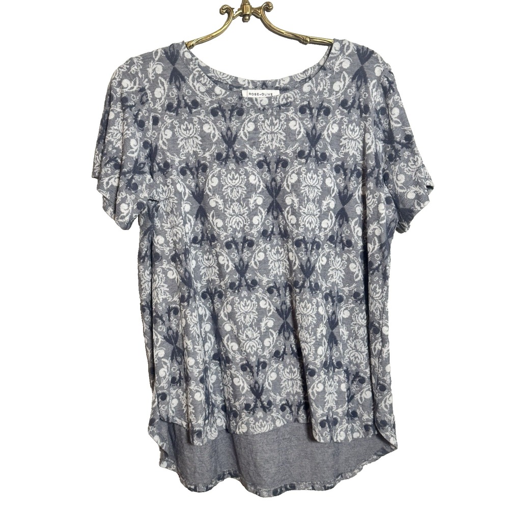 Rose + Olive Womens Top Size 1X Blue Geometric Hi Lo Hem
